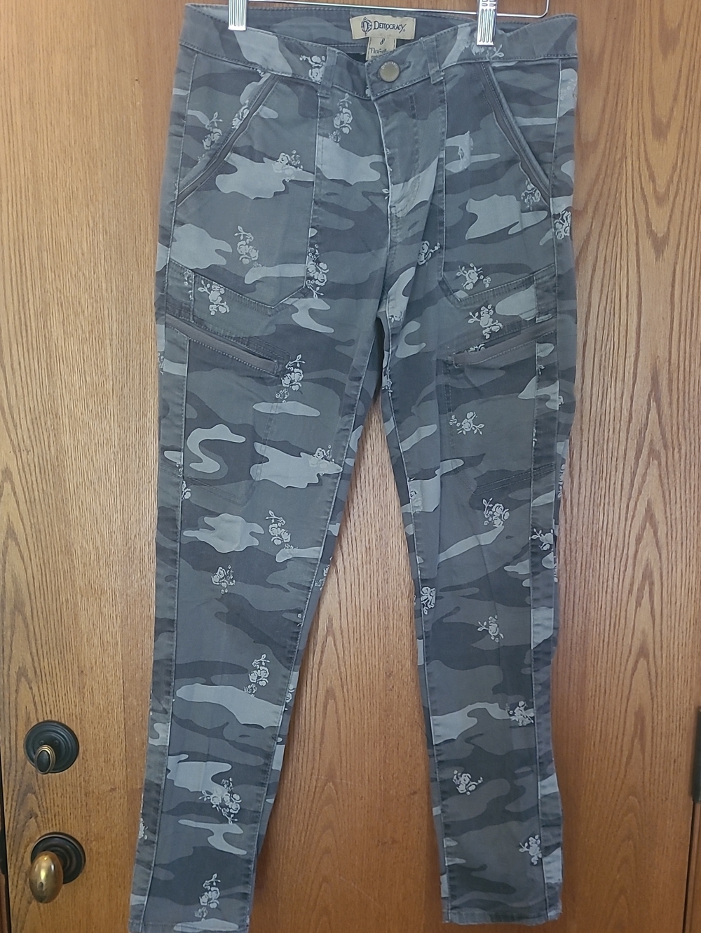 Democracy Gray Camo Skinny Cargo Pants